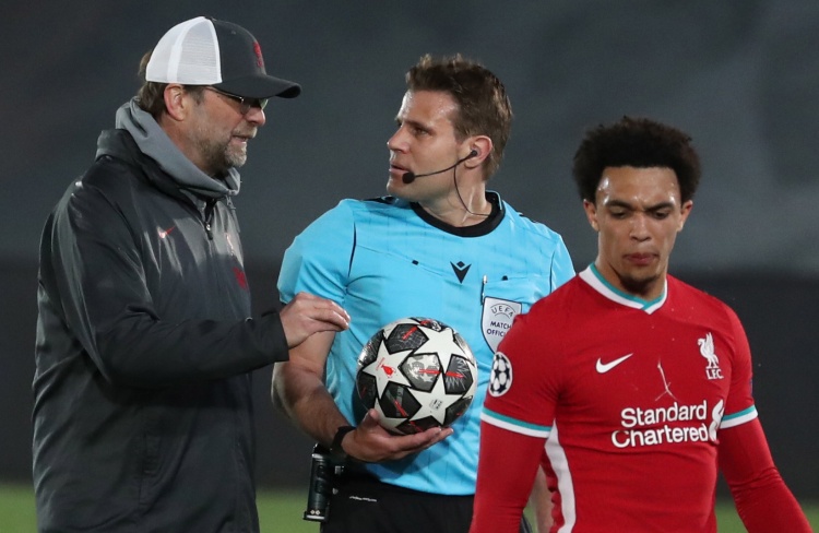 1-2！10轮8负，热刺逼近降级区，结束7连败，莱斯特城逃出降级区